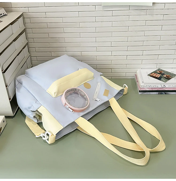 Niedlicher Schulrucksack im Charakter-Design