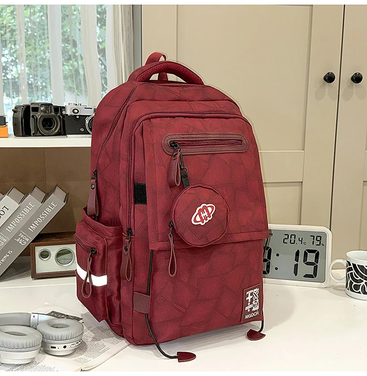 Urbaner Schulrucksack mit vielen Taschen