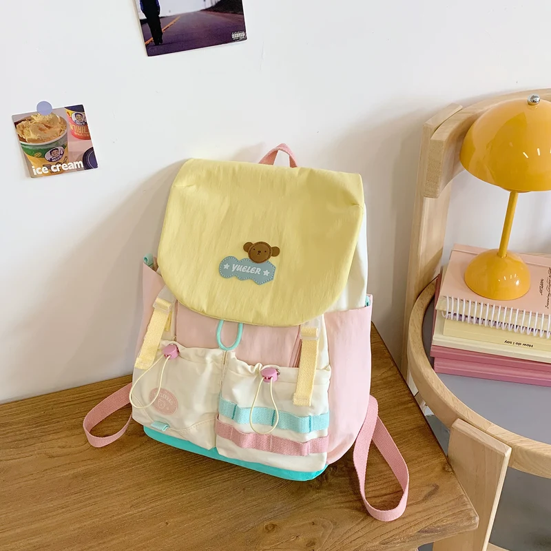 Niedlicher Schulrucksack für Jugendliche mit Charakter-Motiv