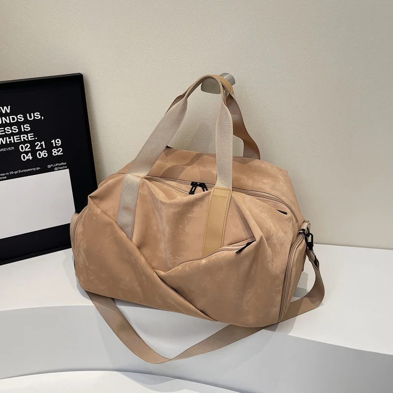 Sportliche Reisetasche mit innovativem Design und multifunktionalen Taschen Skanto