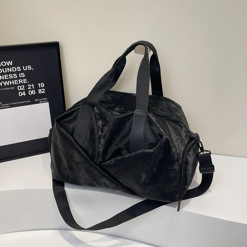 Sportliche Reisetasche mit innovativem Design und multifunktionalen Taschen Skanto