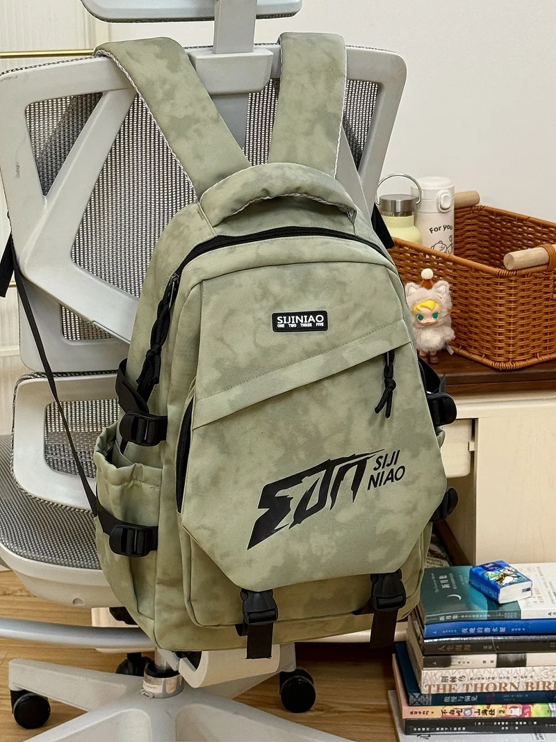 Urbaner Schulrucksack mit mehreren Fächern