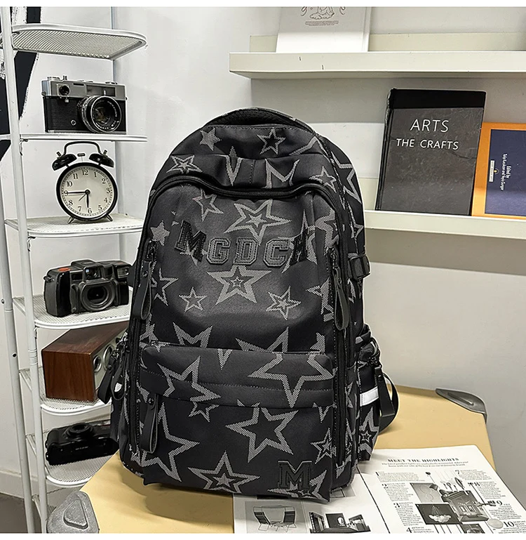Lässiger Schulrucksack mit Sternenmuster