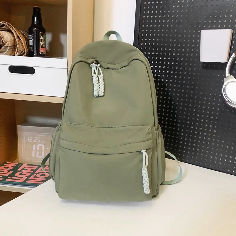 Kleiner Schulrucksack mit vielen Taschen