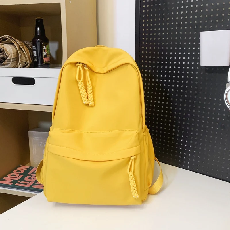 Kleiner Schulrucksack mit vielen Taschen