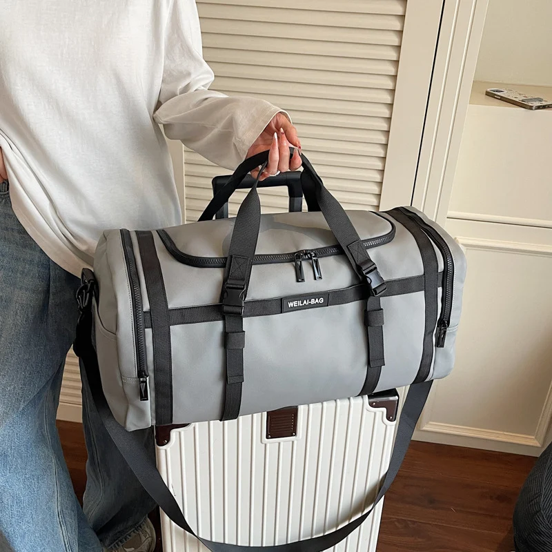 Sportliche Reisetasche mit robustem und wasserabweisendem Material Skanto