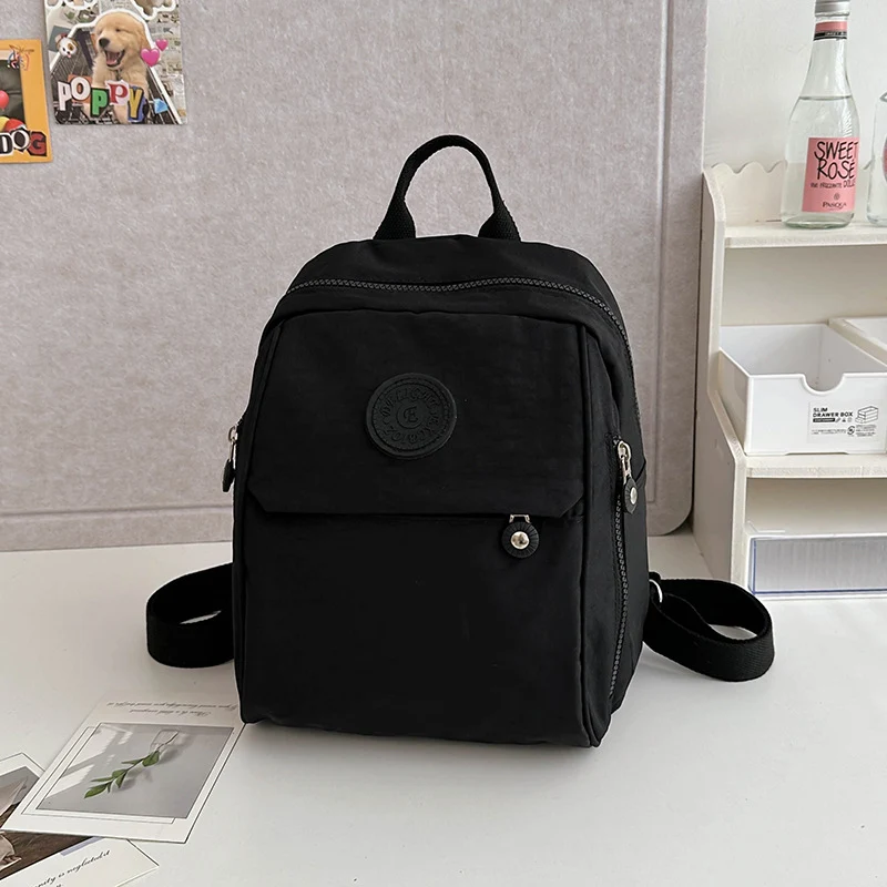 Kompakter Rucksack mit vielen Fächern