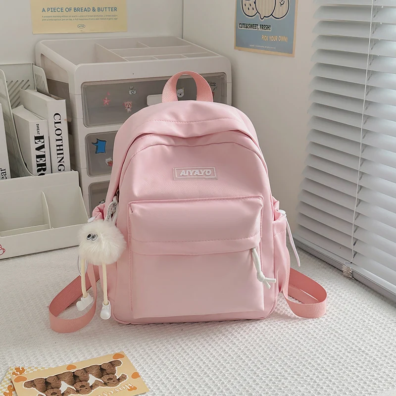 Kompakter Rucksack mit vielen Fächern