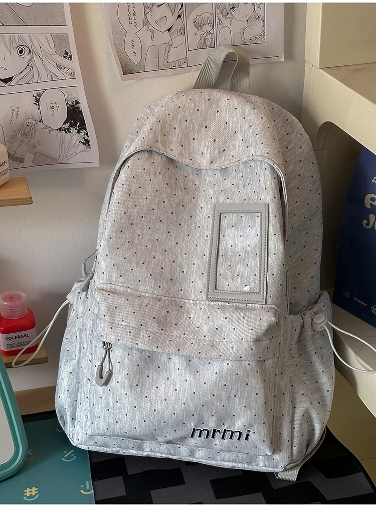 Klassischer Schulrucksack mit vielen Fächern und transparentem Fach