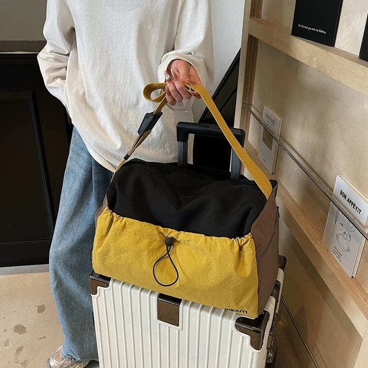 Sportliche Umhängetasche mit vielseitigem Taschen-Design Skanto