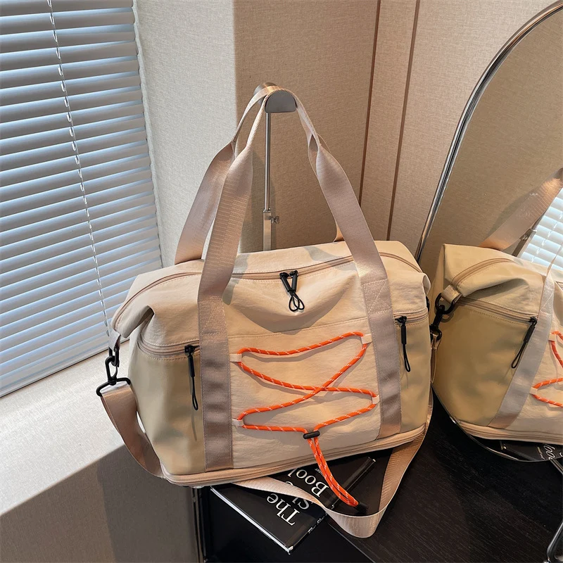 Sportliche Schultertasche mit praktischem Organizer Skanto