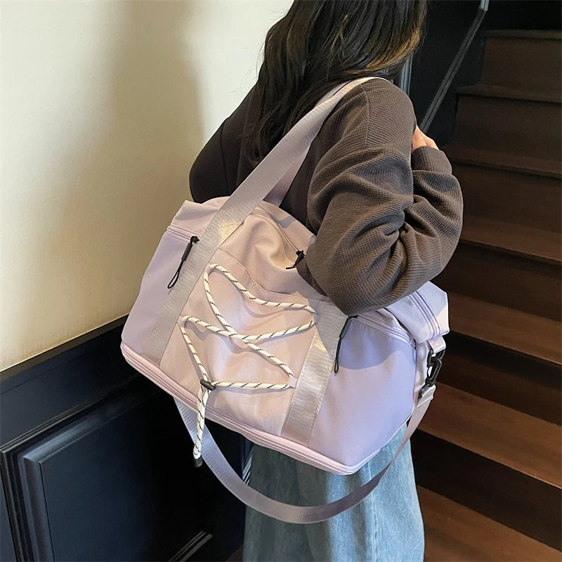Sportliche Schultertasche mit praktischem Organizer Skanto