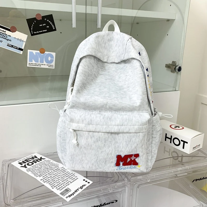 Lässiger Schulrucksack mit vielen Taschen
