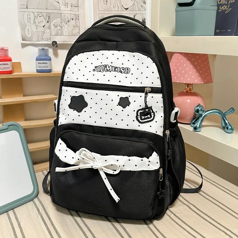Stylischer lässiger Schulrucksack mit Polka Dots