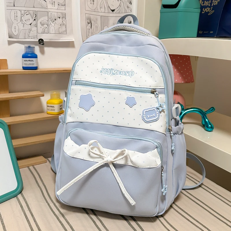 Stylischer lässiger Schulrucksack mit Polka Dots