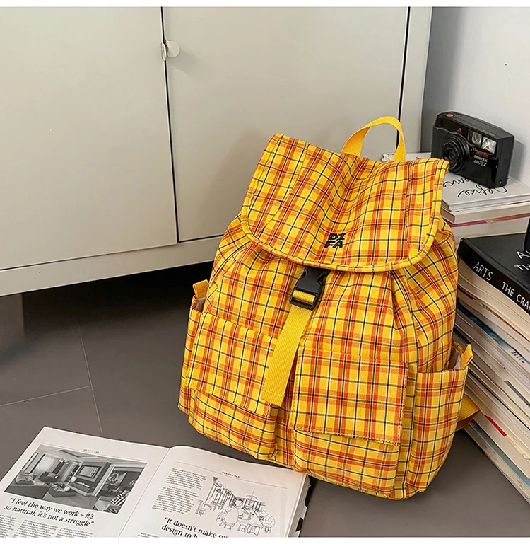 Karierter Schulrucksack mit Utility-Funktionen