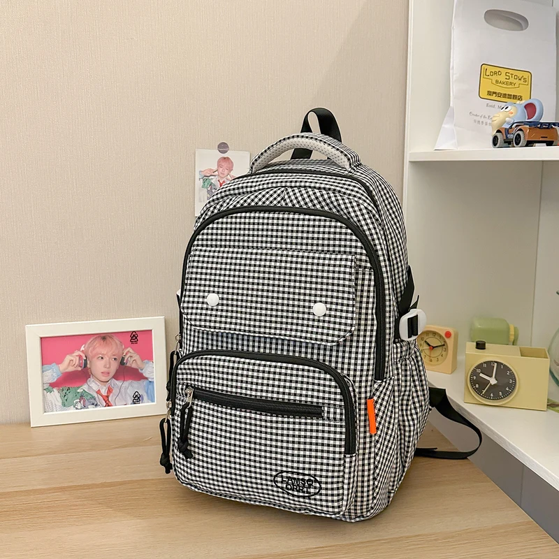 Multifunktionaler Schulrucksack mit Karomuster