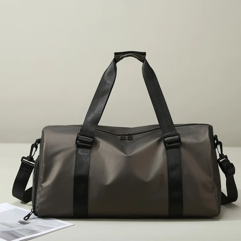 Sportliche Reisetasche mit wasserabweisendem Material und mehreren Fächern Skanto