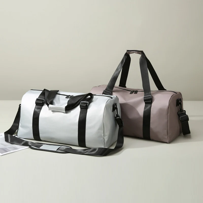 Sportliche Reisetasche mit wasserabweisendem Material und mehreren Fächern Skanto