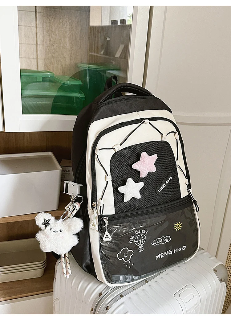 Kreativer Schulrucksack mit Sternenverzierung