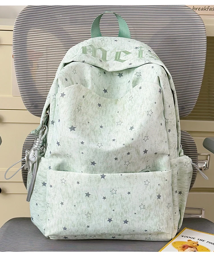 Schulrucksack mit Sternenmuster und mehreren Fächern