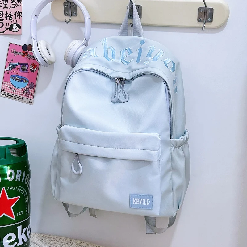 Lässiger Schulrucksack mit Grafikdesign