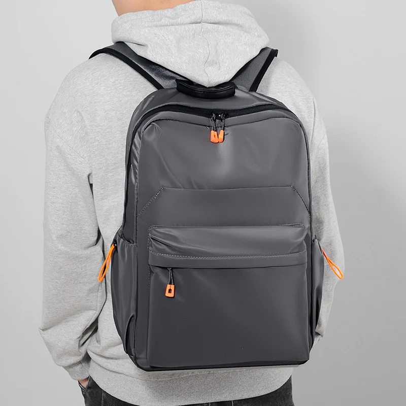Robuster Alltagsrucksack mit wasserabweisendem Material Skanto