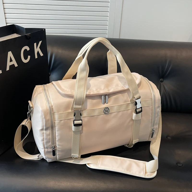 Sportliche Reisetasche mit verstellbarem Schultergurt und mehreren Fächern Skanto