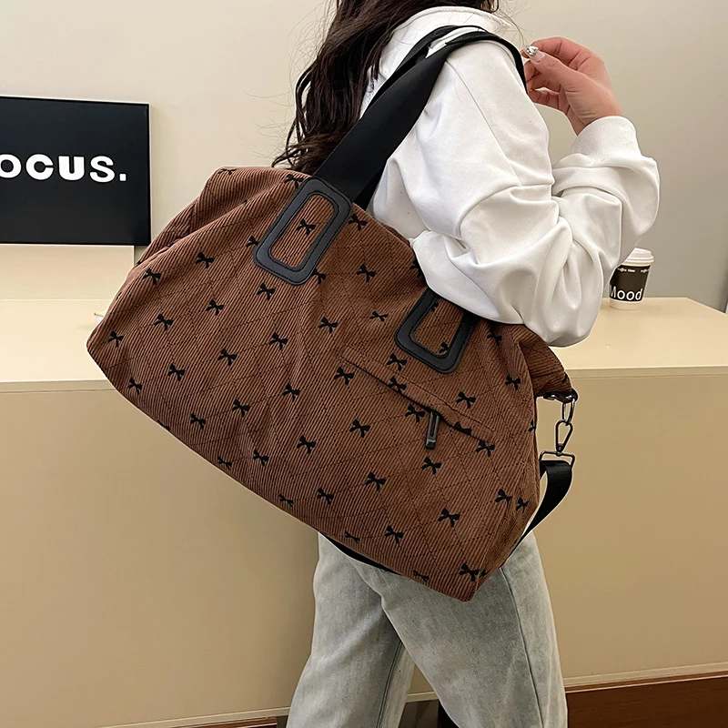 Stofftasche mit fruchtigem Design und multifunktionalen Fächern Skanto