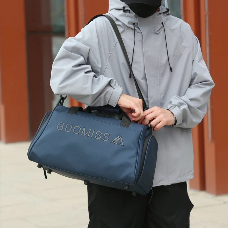 Multifunktionale Sport- und Reisetasche mit umfangreichen Fächern