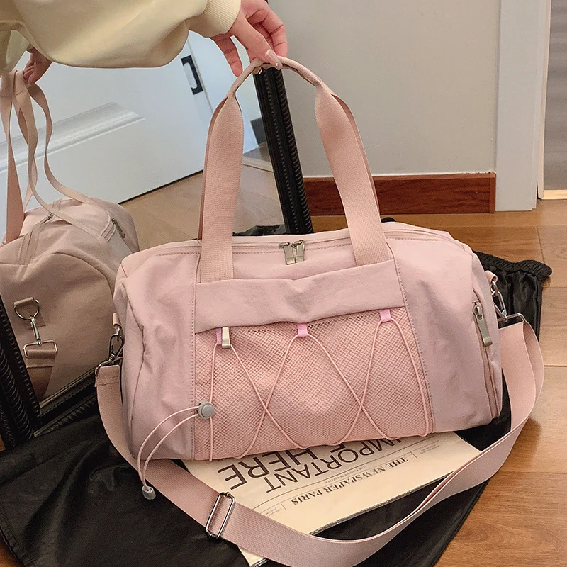 Sportliche Crossbody-Tasche mit verstellbaren Tragegriffen und atmungsaktivem Mesh-Material Skanto