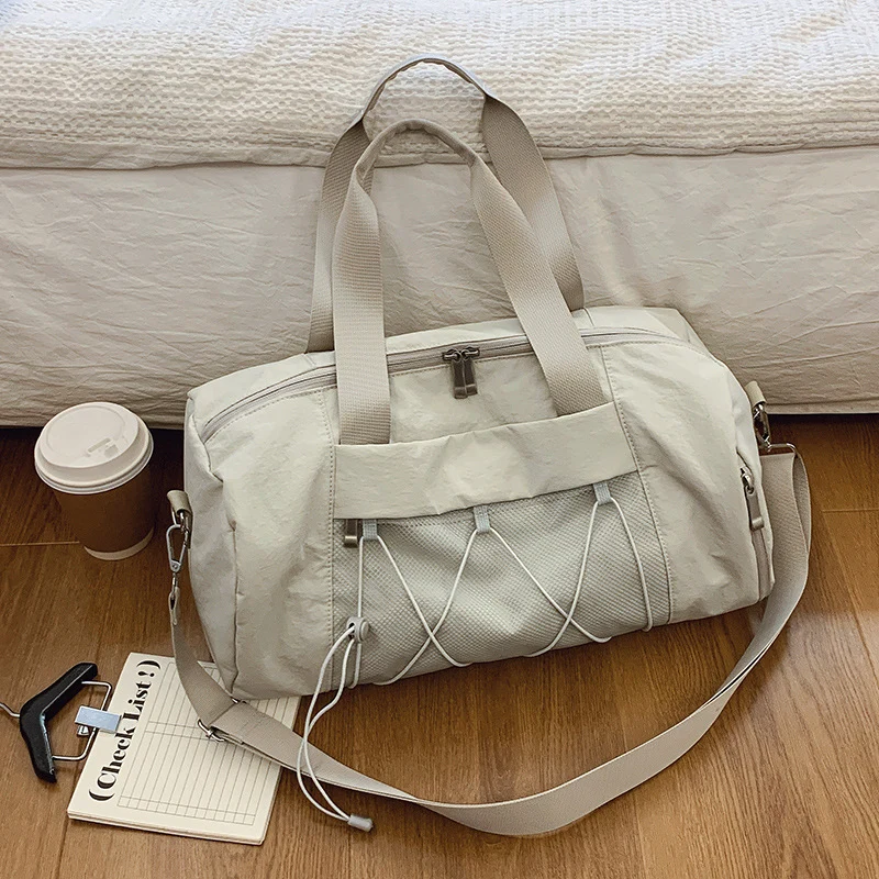 Sportliche Crossbody-Tasche mit verstellbaren Tragegriffen und atmungsaktivem Mesh-Material Skanto