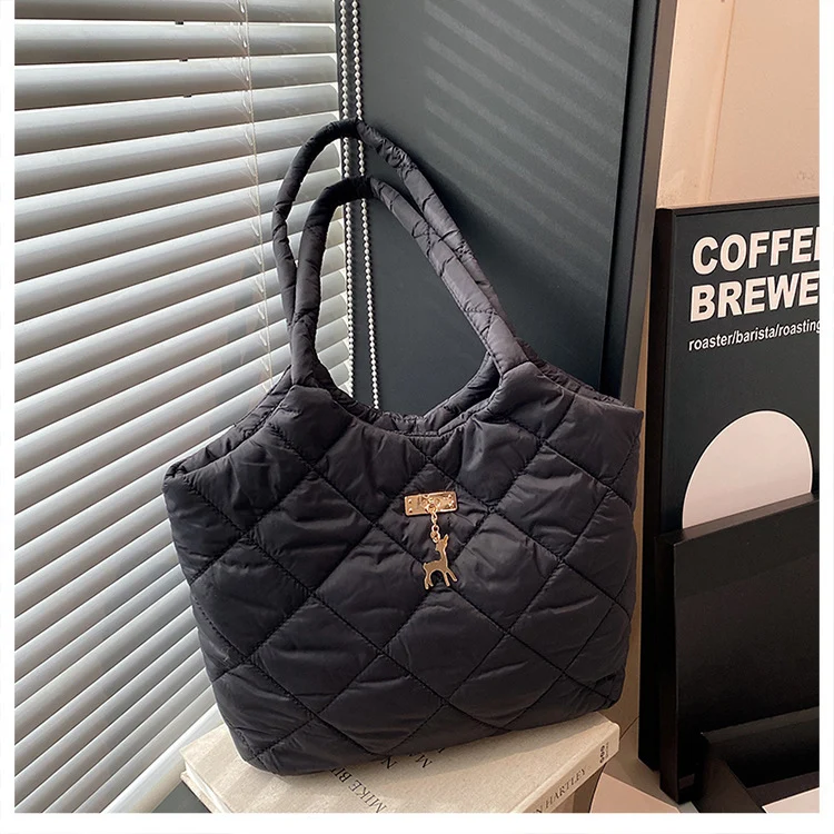 Stylische gesteppte Tragetasche Skanto