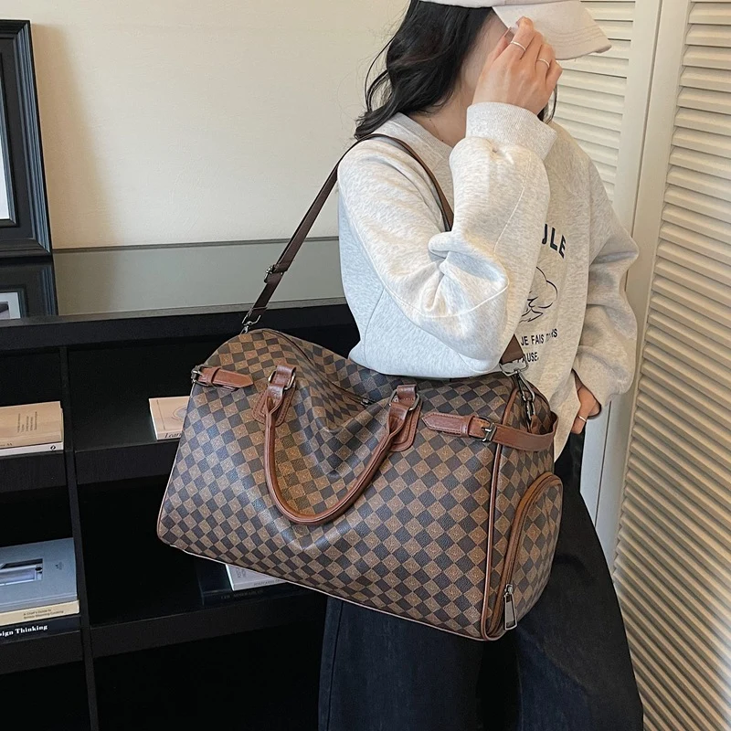 Sportliche Reisetasche mit mehreren Fächern und verstärkten Griffen Skanto