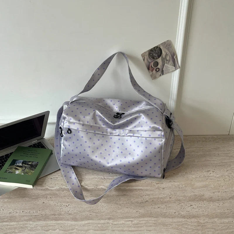 Moderne Sport- und Reisetasche mit Polka-Dot-Design Skanto
