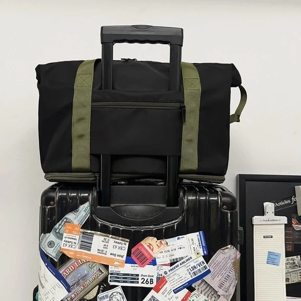 Geräumige Sport- und Reisetasche aus wasserabweisendem Material Skanto