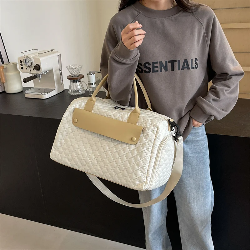 Sportliche Reisetasche mit ergonomischem Tragesystem und wasserabweisendem Material Skanto