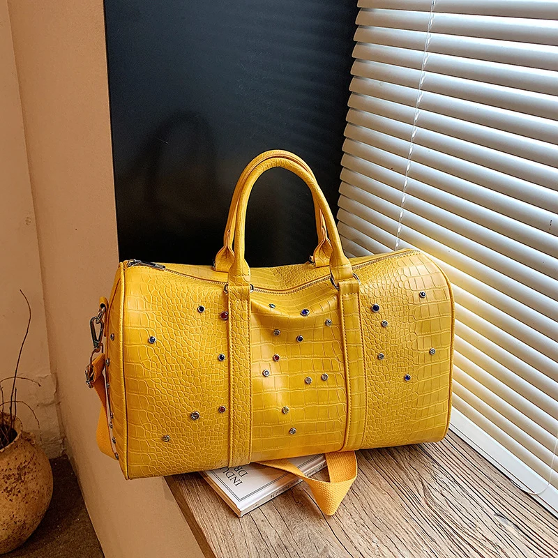 Moderne Reisetasche mit strukturierter Oberfläche und vielseitigem Innenraum Skanto