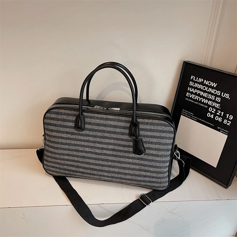 Elegante und geräumige Reisetasche aus Kunstleder Skanto