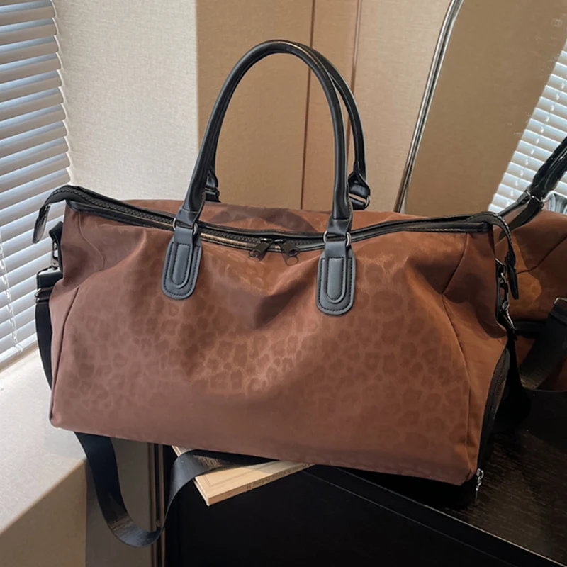 Elegante Reisetasche mit innovativem Leopardenmuster Skanto