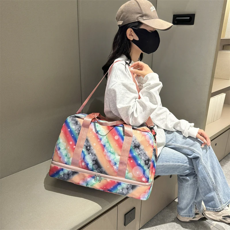Freizeit-Reisetasche mit farbenfrohem Design und mehreren Taschen Skanto