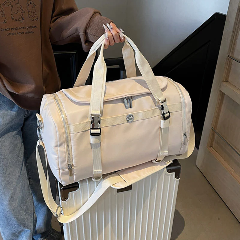 Sportliche Tasche mit mehreren Fächern und robustem Design Skanto