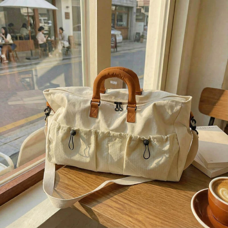 Handtasche im urbanen Design mit vielseitigen Fächern Skanto