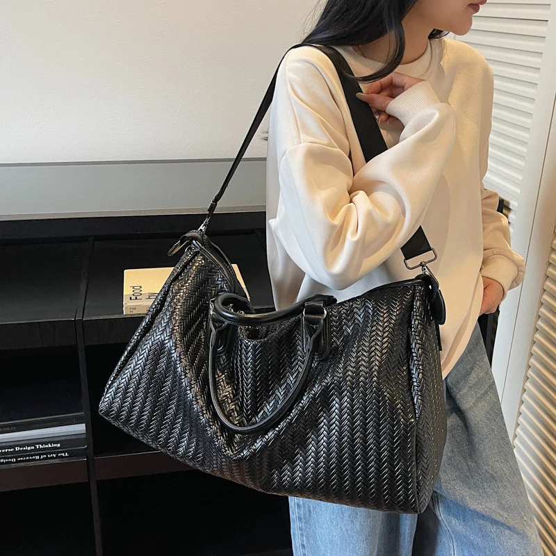 Elegante und robuste Reisetasche im modernen Wellenmuster Skanto