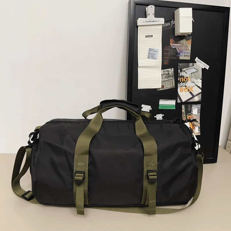 Sportliche Reisetasche mit verstellbarem Schultergurt und stabilem Tragegriff Skanto