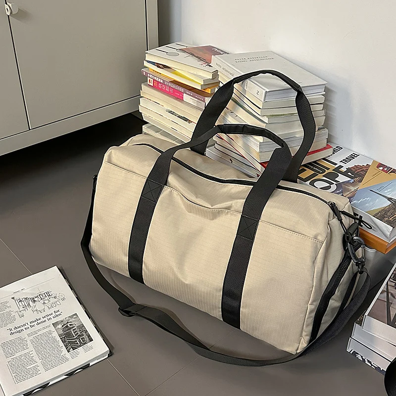 Sportliche Reisetasche mit verstärktem Tragesystem und sicherem Innenfach Skanto