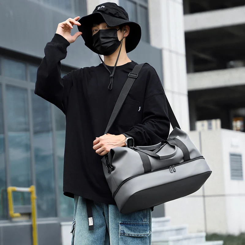 Sportliche und wasserabweisende Reisetasche mit verstellbarem Tragesystem Skanto