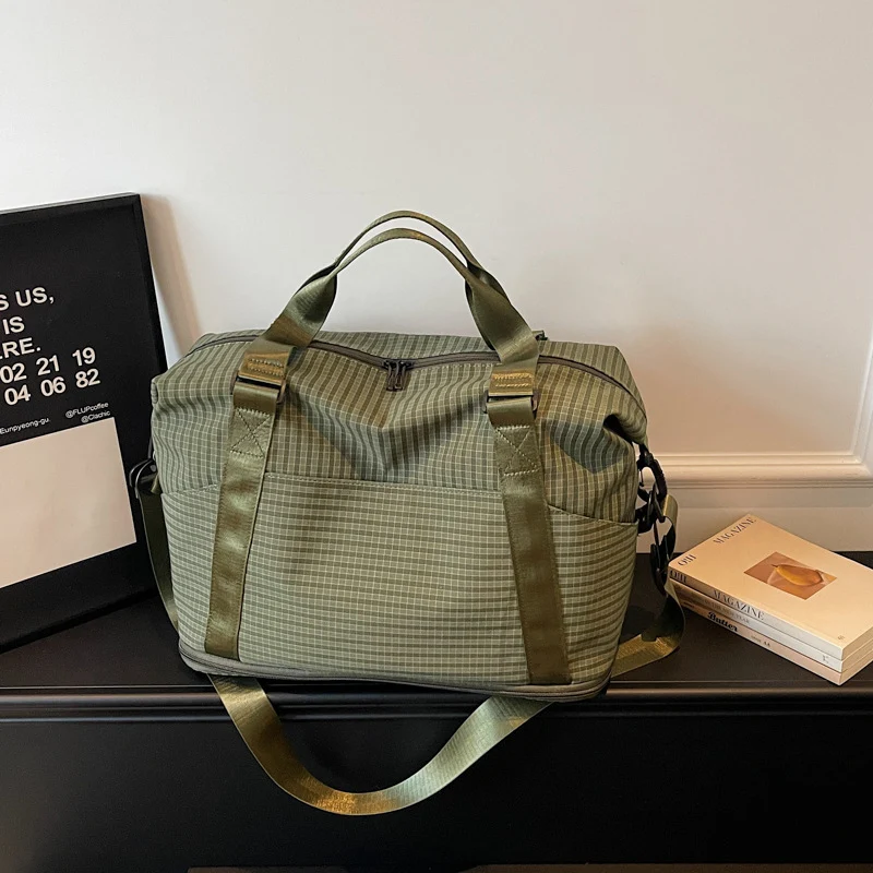 Sportliche Reisetasche mit praktischem Stauraum und verstellbaren Schultergurten Skanto