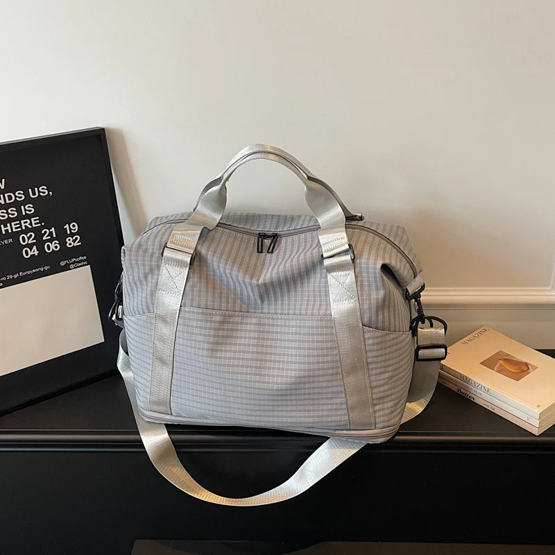 Sportliche Reisetasche mit praktischem Stauraum und verstellbaren Schultergurten Skanto
