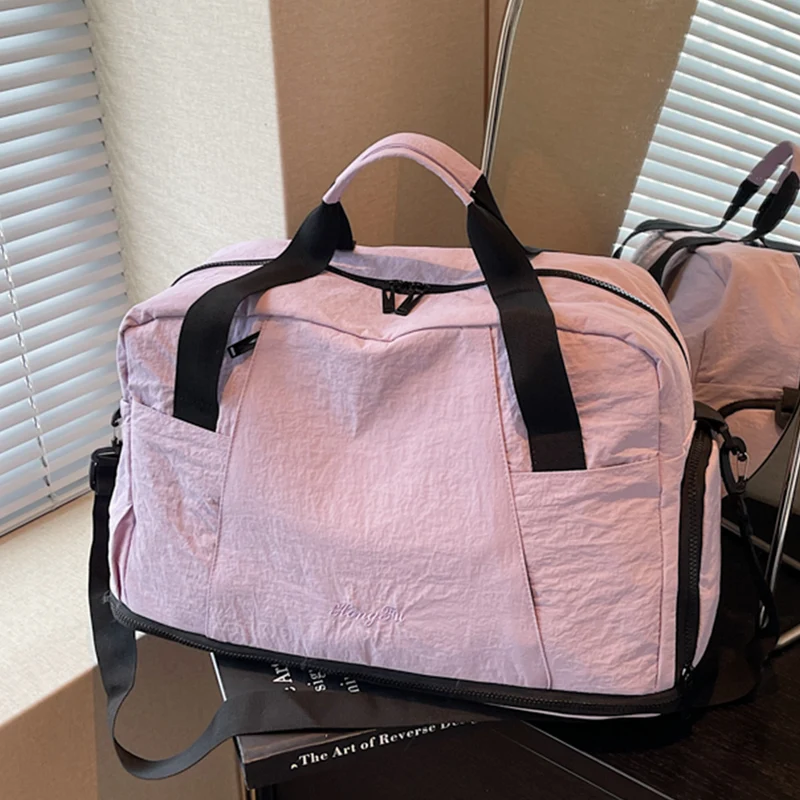 Sportliche Reisetasche mit innovativem Stauraum Skanto